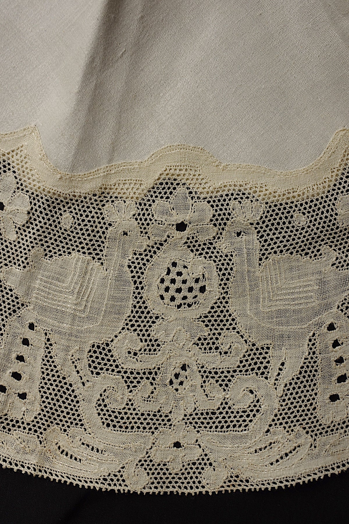 Antique lace tablecloth antique household linen ⚪︎2