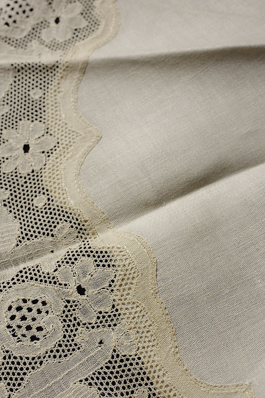 Antique lace tablecloth antique household linen ⚪︎2
