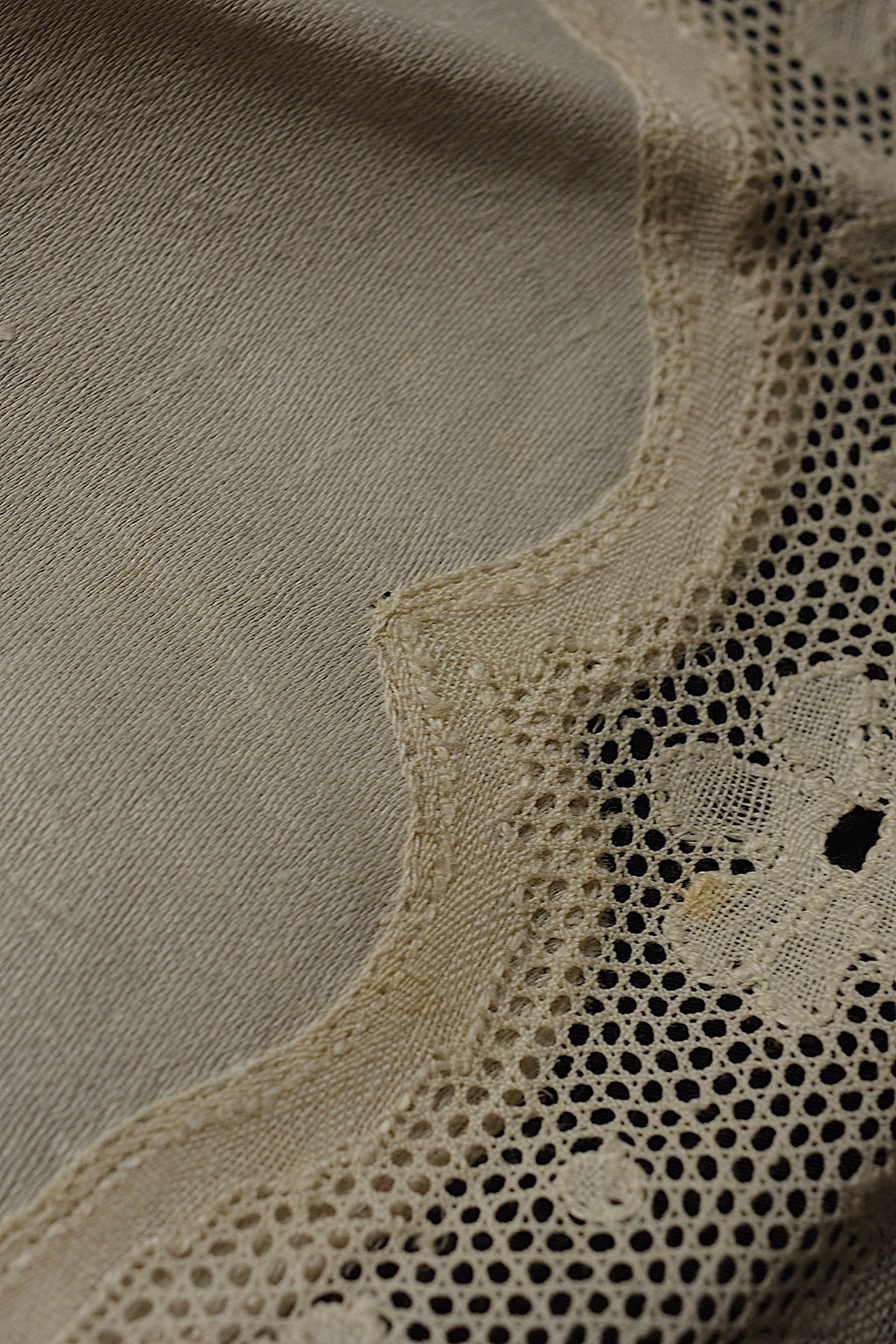 Antique lace tablecloth antique household linen ⚪︎2
