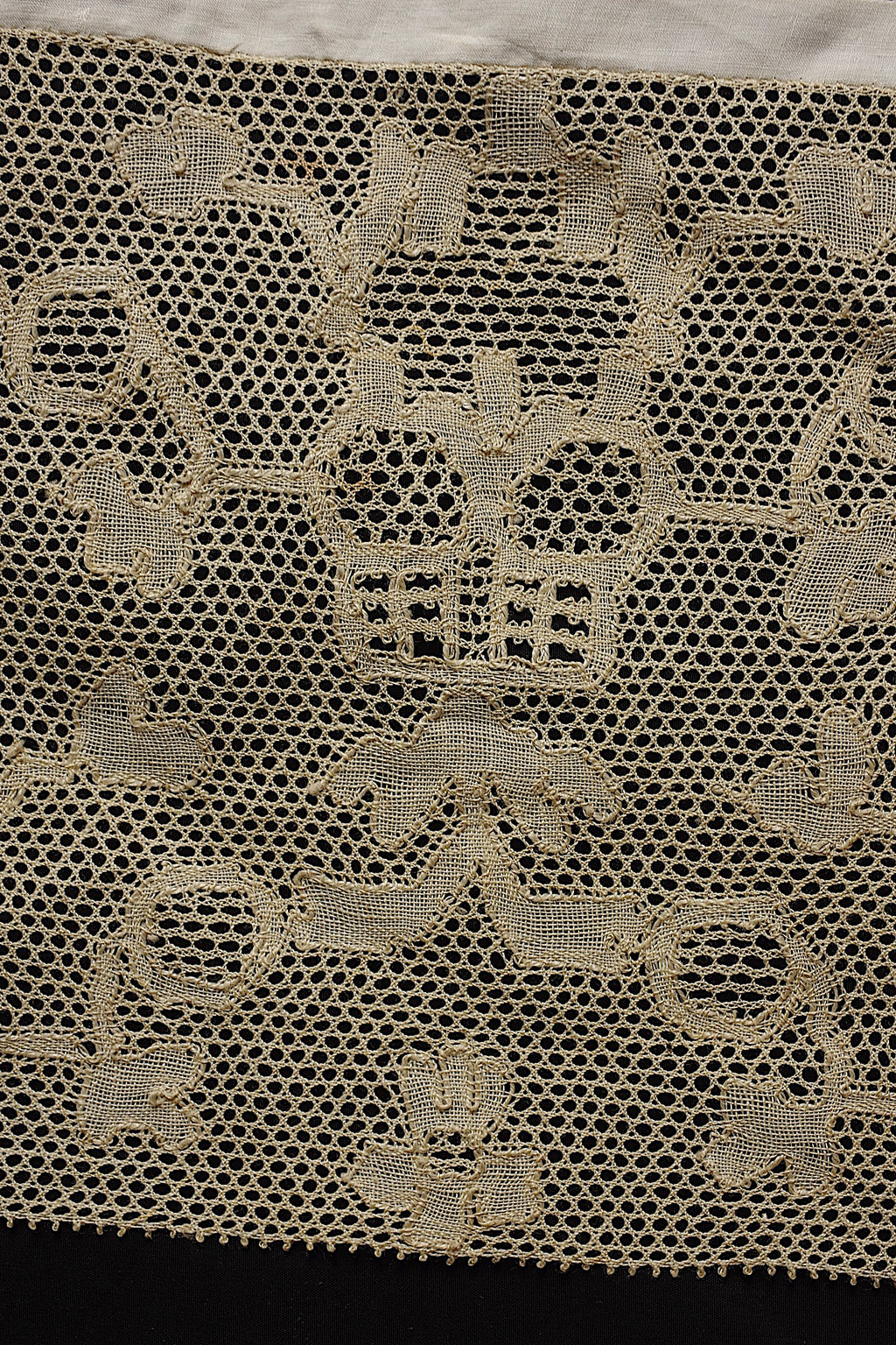 Antique lace tablecloth antique household linen