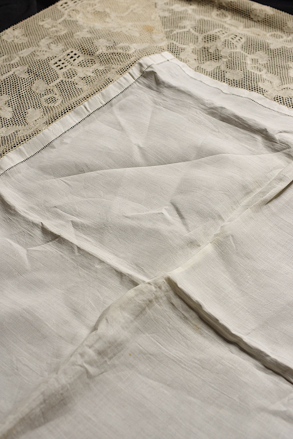 Antique lace tablecloth antique household linen