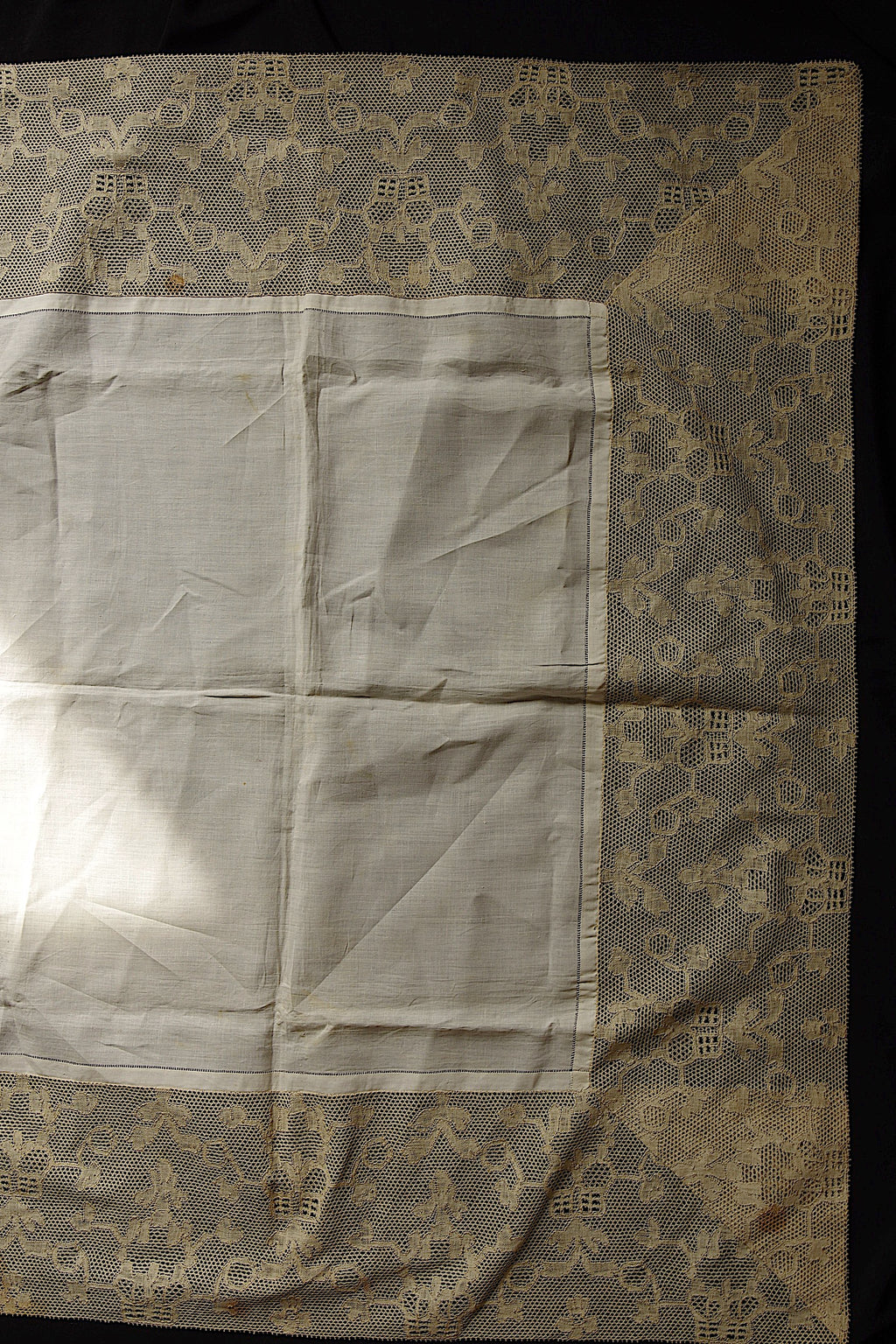 Antique lace tablecloth antique household linen