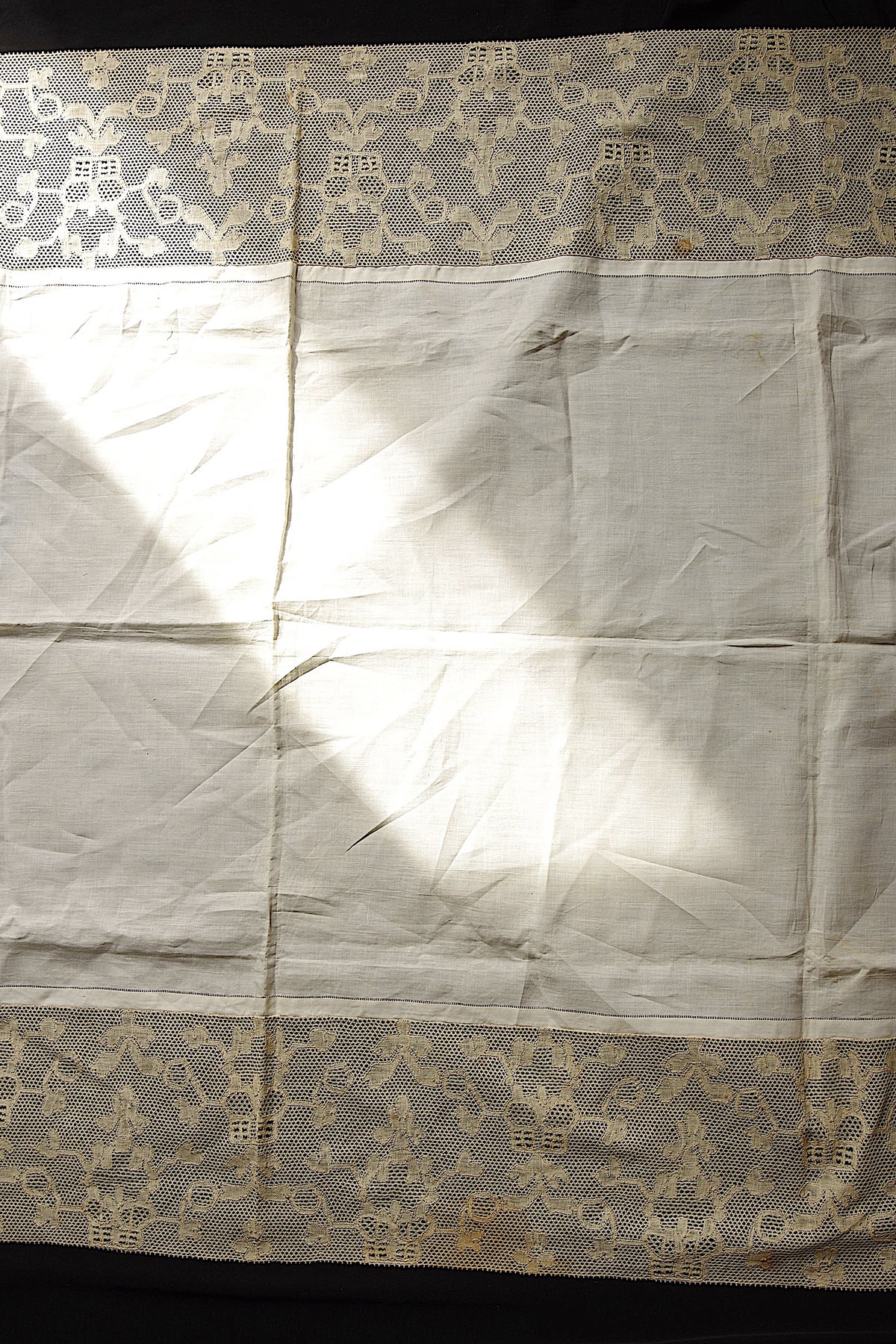 Antique lace tablecloth antique household linen