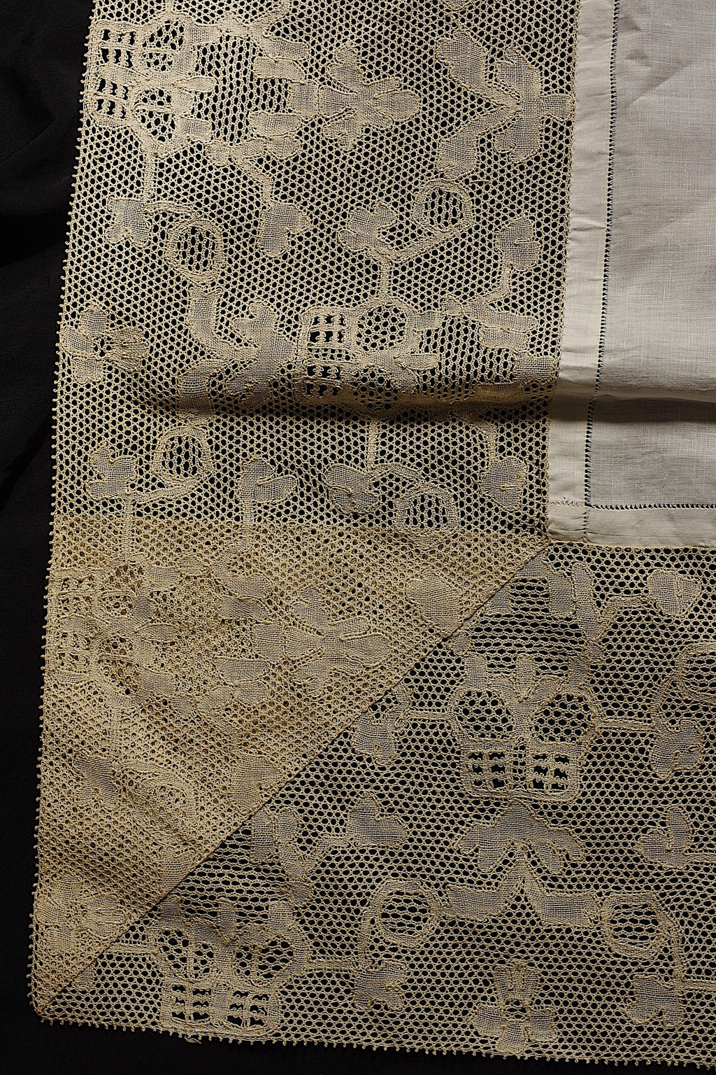 Antique lace tablecloth antique household linen