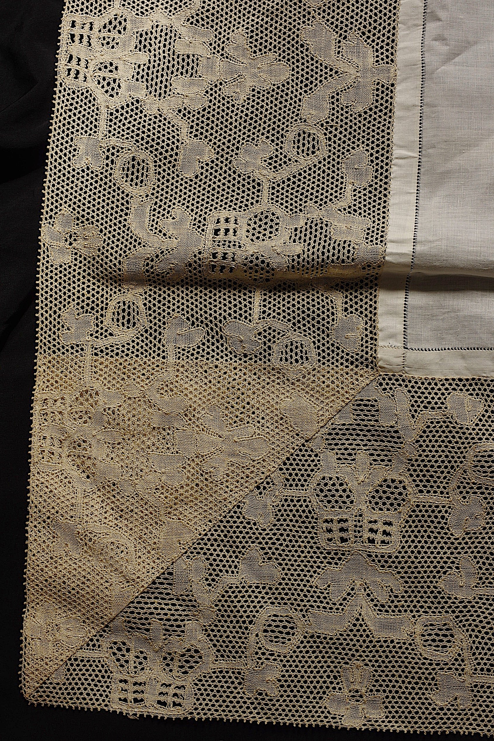 Antique lace tablecloth antique household linen