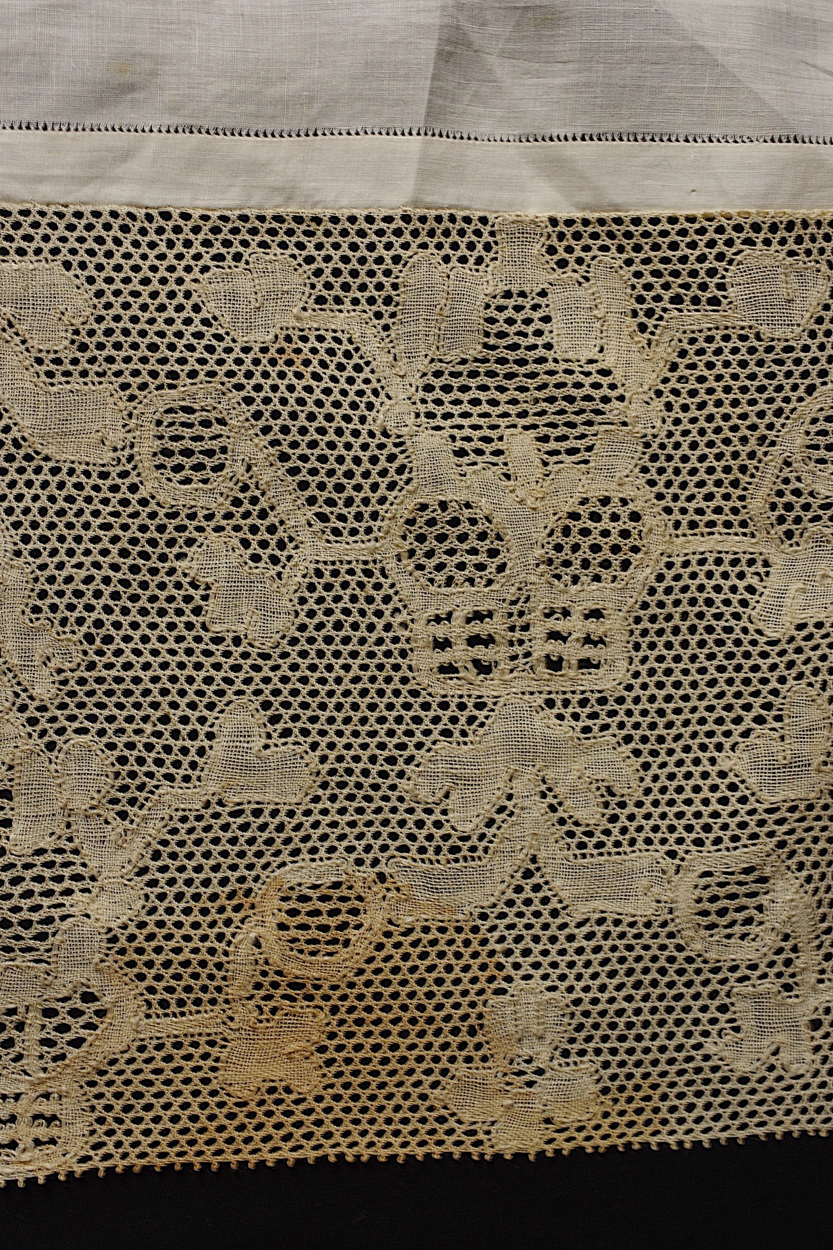 Antique lace tablecloth antique household linen