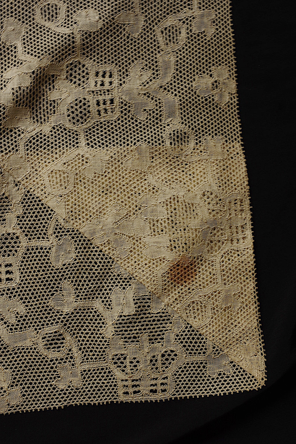 Antique lace tablecloth antique household linen