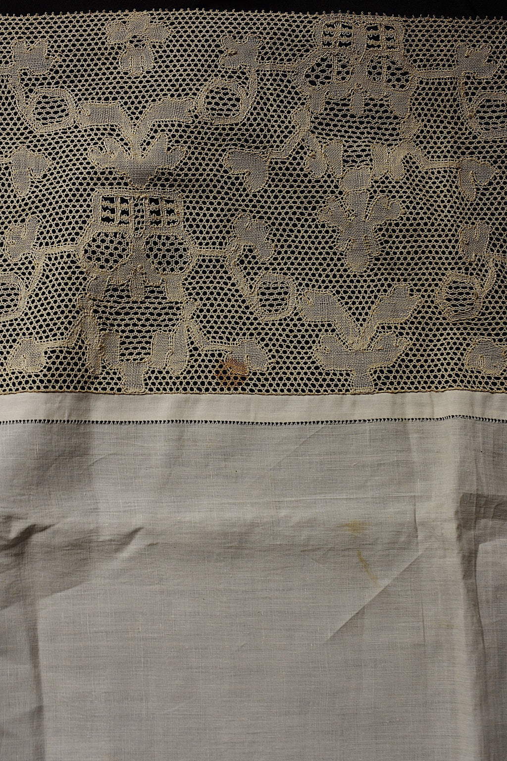 Antique lace tablecloth antique household linen