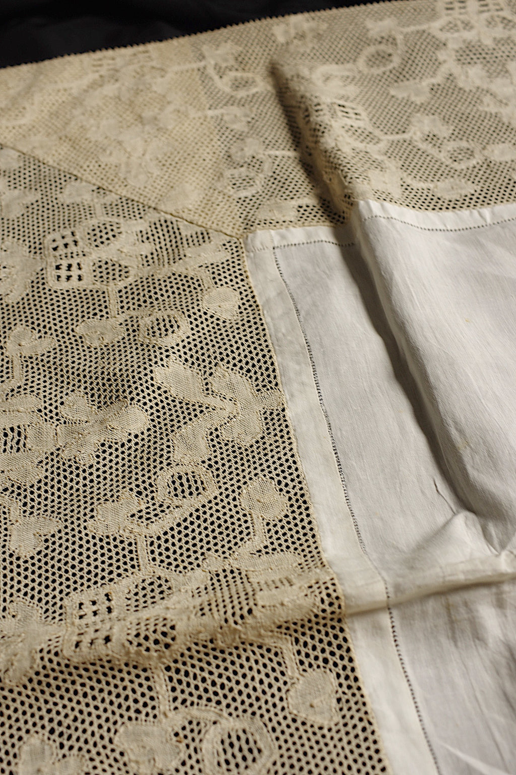Antique lace tablecloth antique household linen