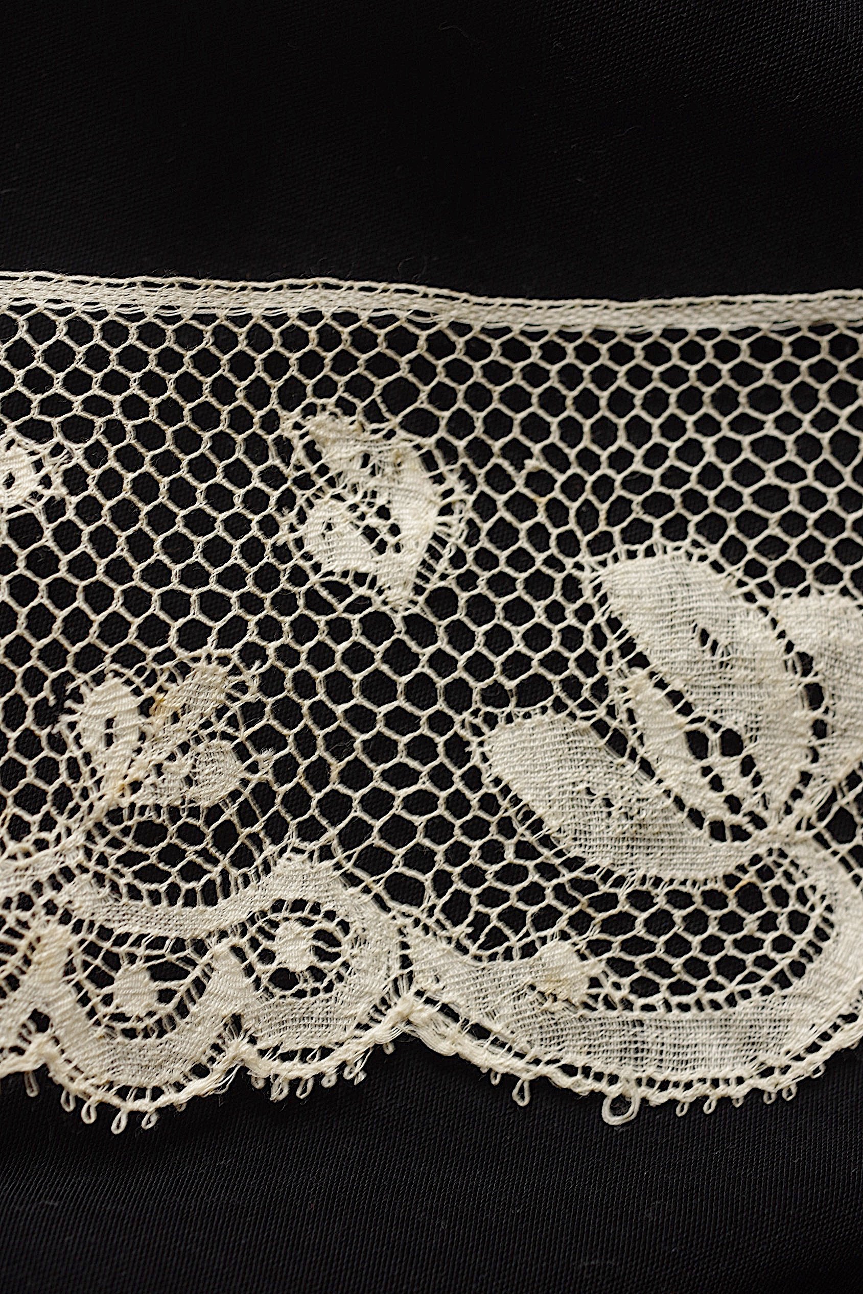 Antique lace, dentelle ancienne, lace scrap