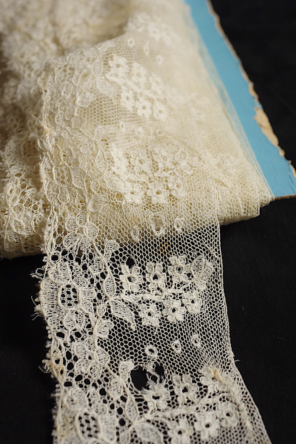 Antique lace dentelle ancienne 12m or more