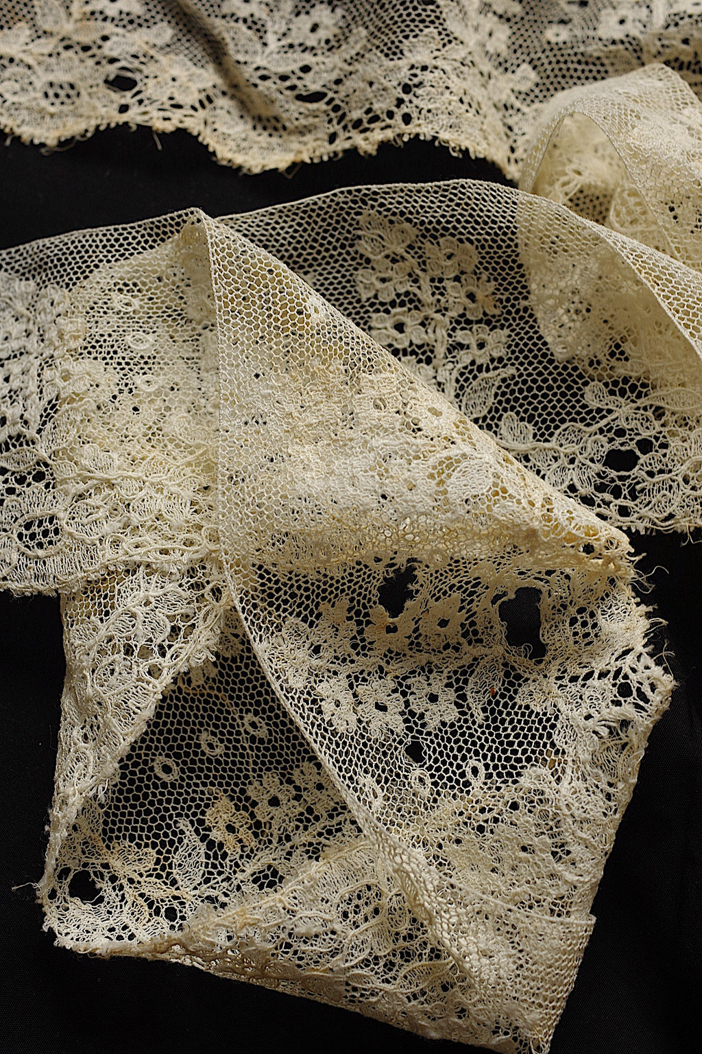 Antique lace dentelle ancienne 12m or more