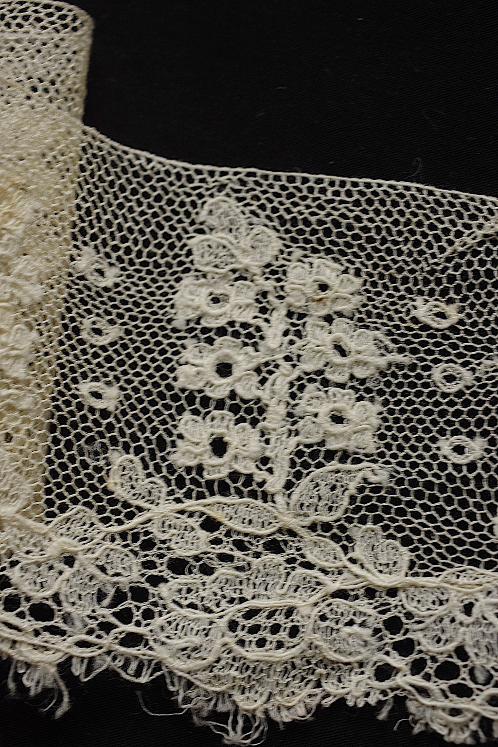 Antique lace dentelle ancienne 12m or more