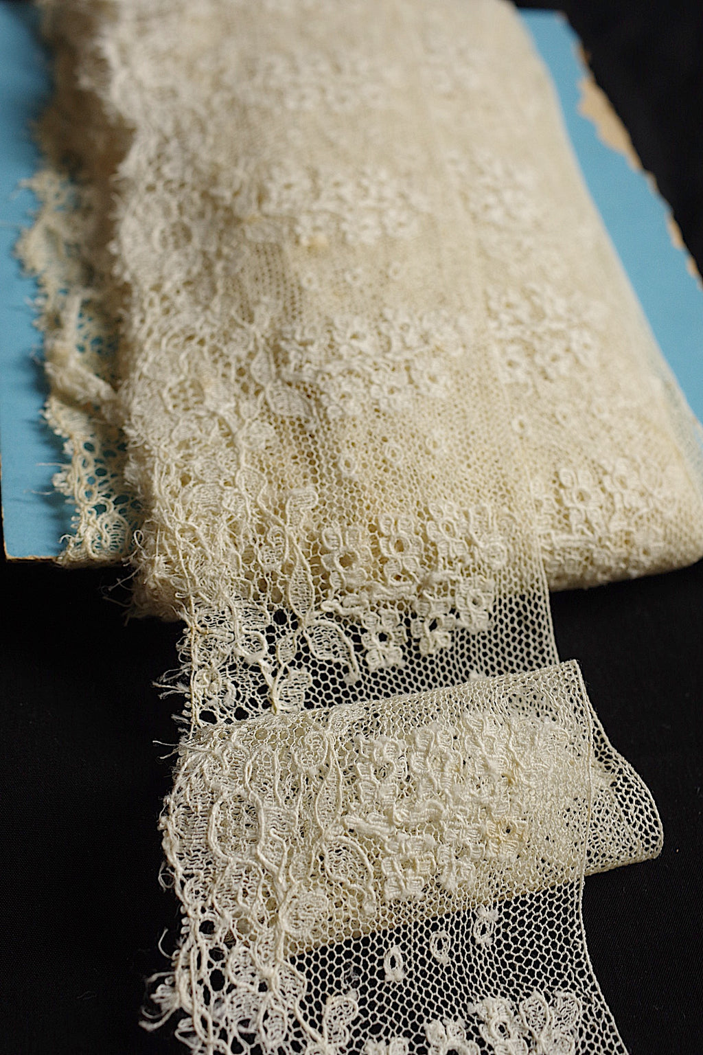 Antique lace dentelle ancienne 12m or more