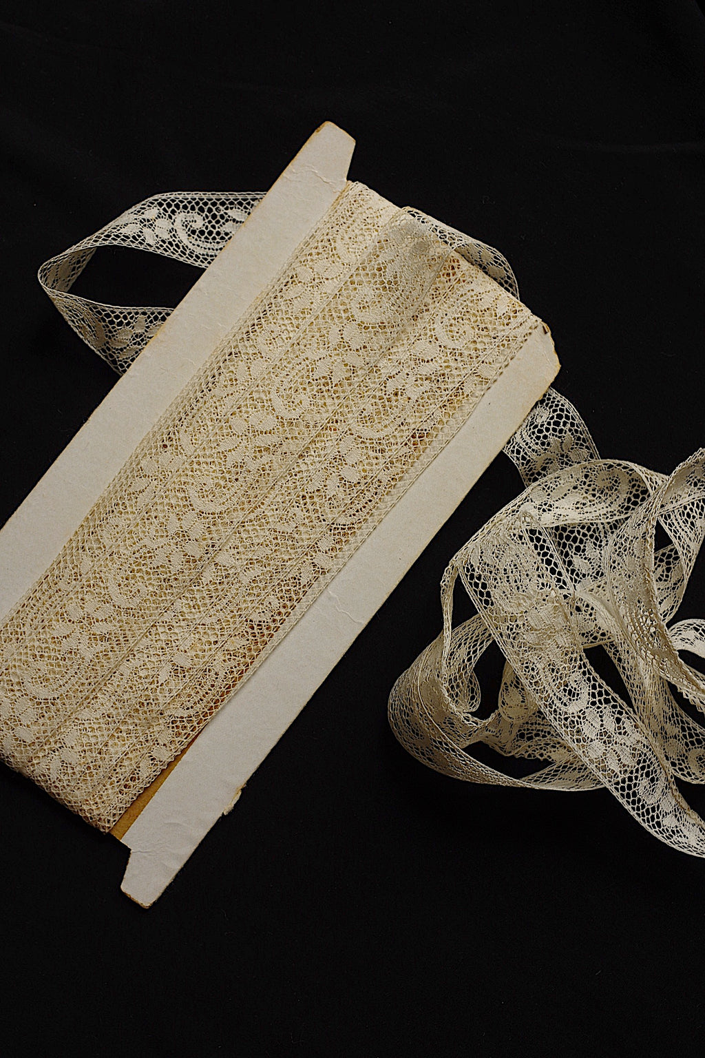 Antique lace, 1070cm