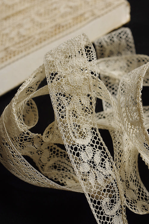 Antique lace, 1070cm