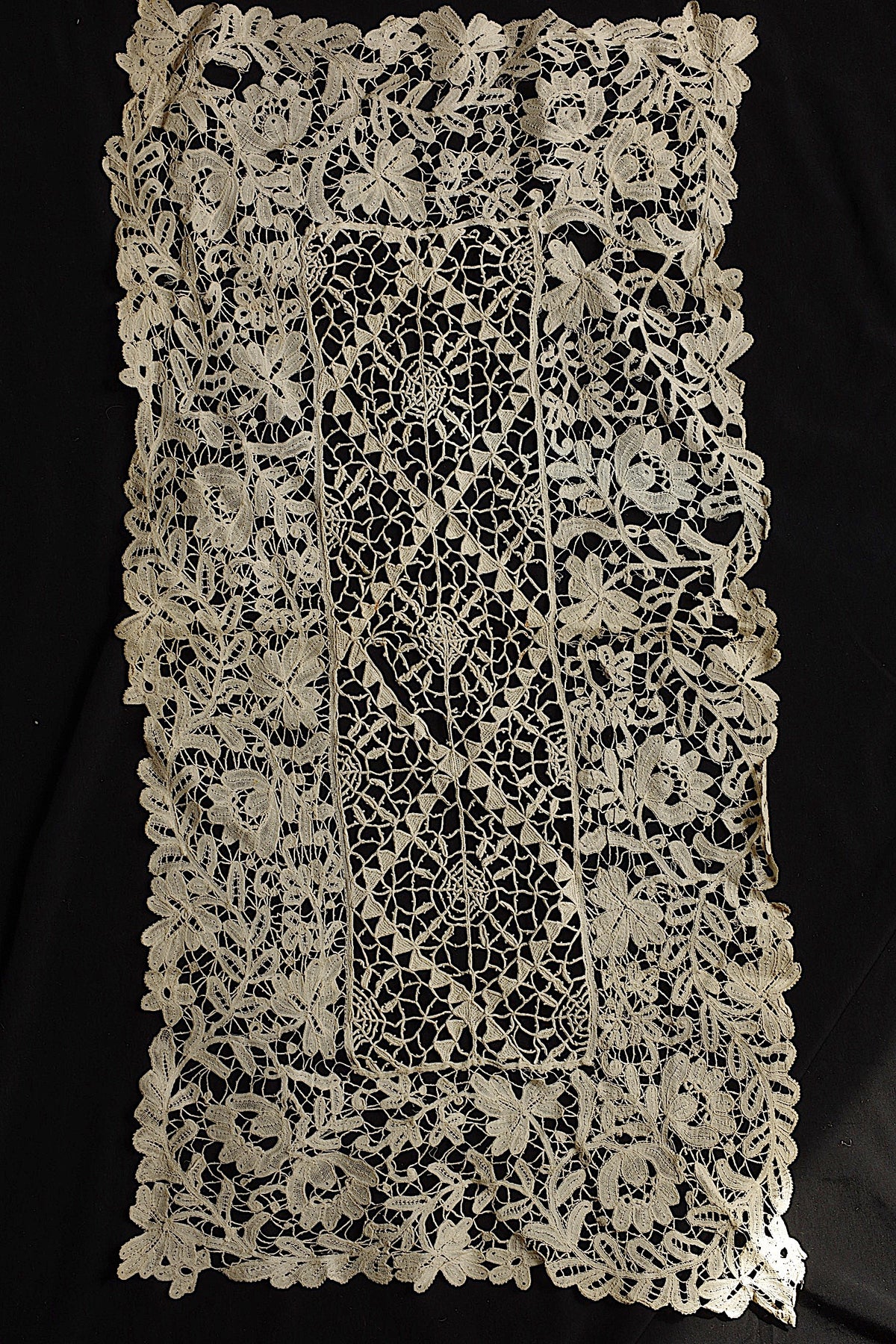 アンティークレース dentelle ancienne 小さめクロス