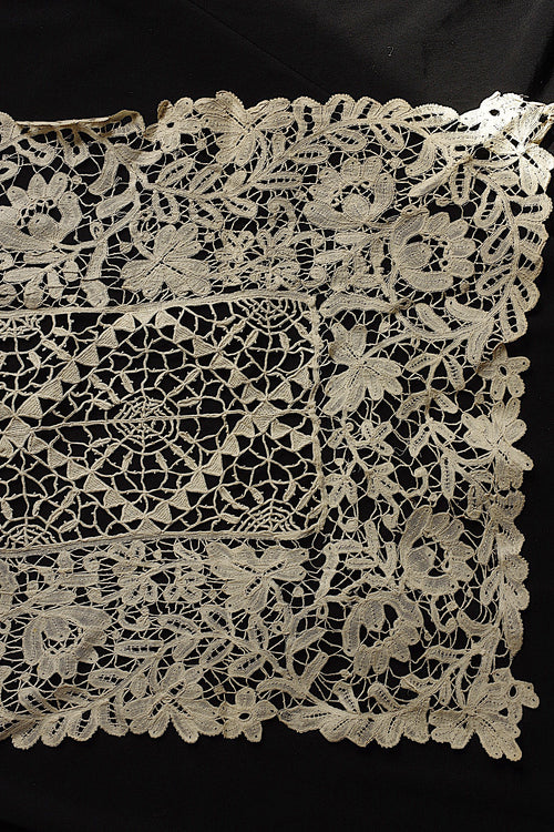 Antique lace small cloth