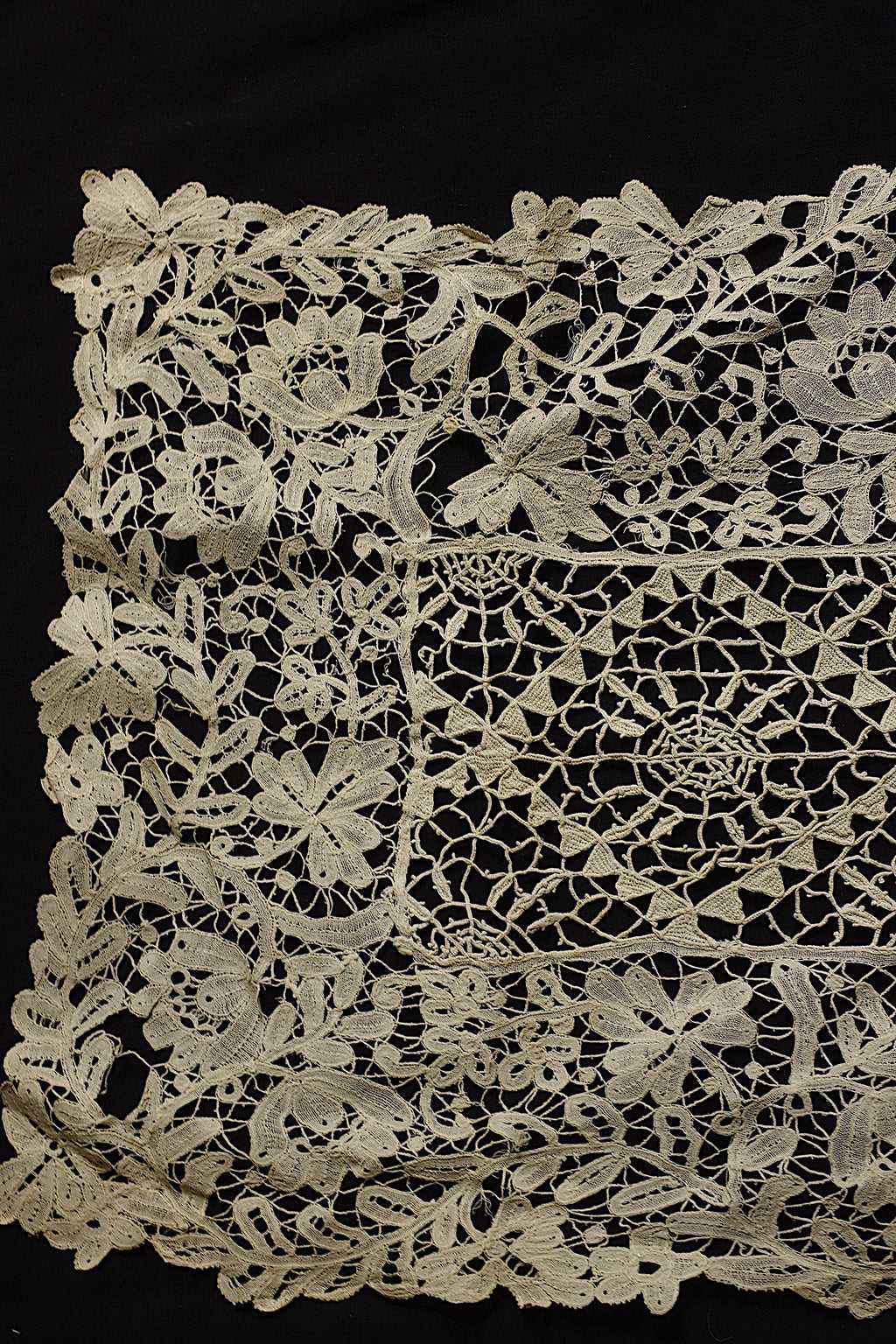 Antique lace small cloth