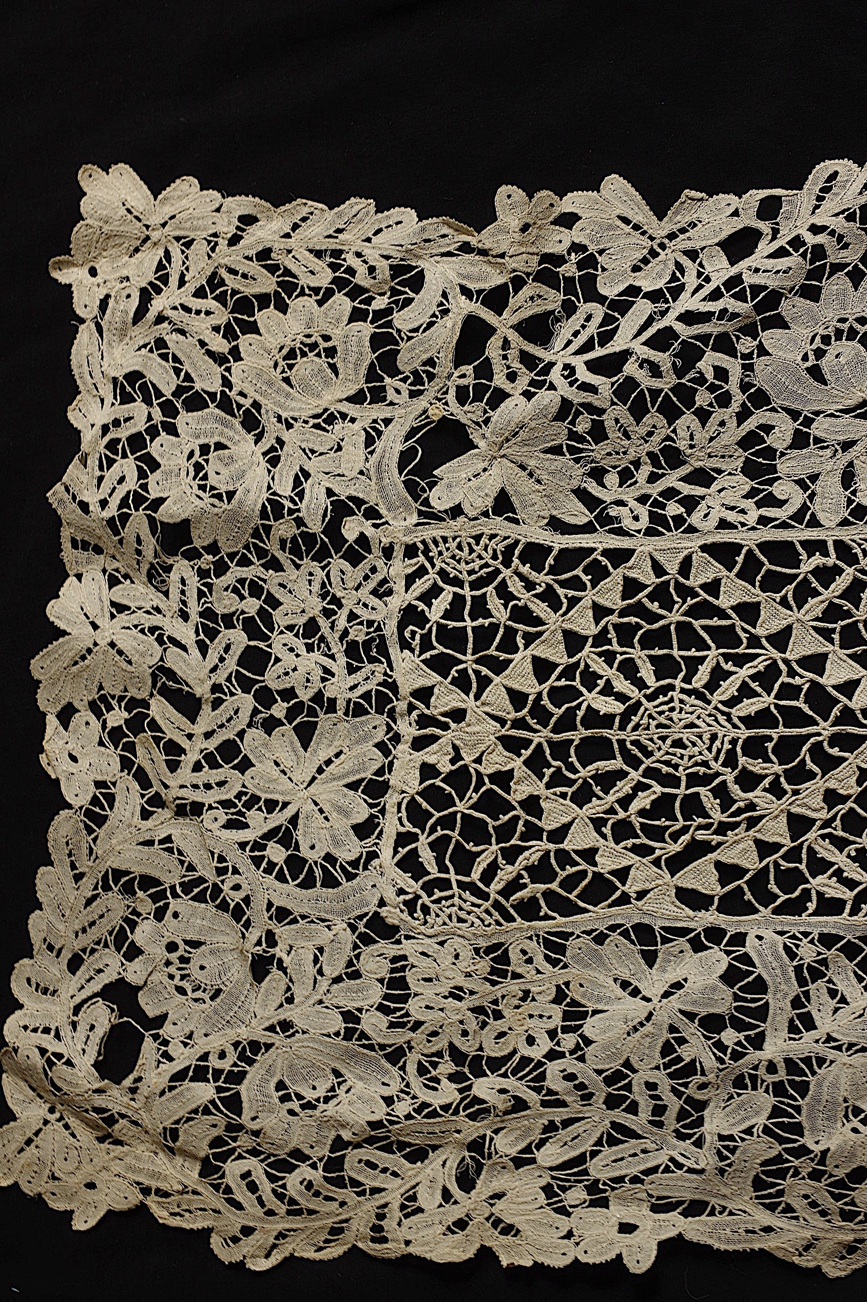 アンティークレース dentelle ancienne 小さめクロス