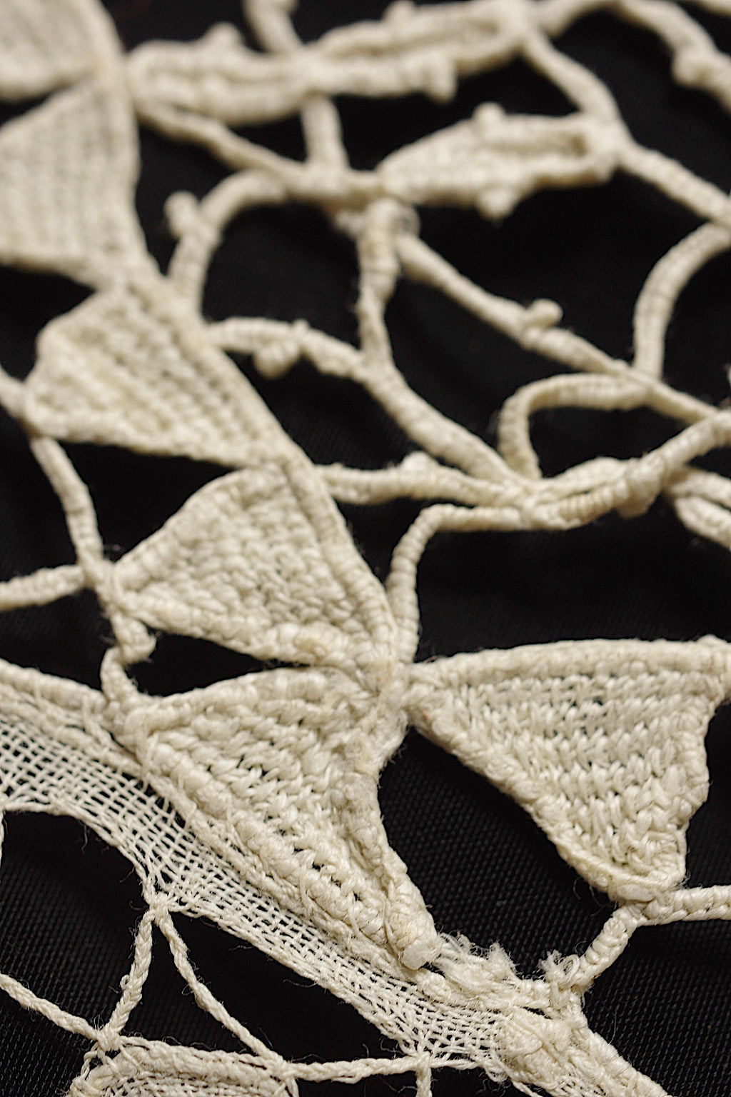 Antique lace small cloth