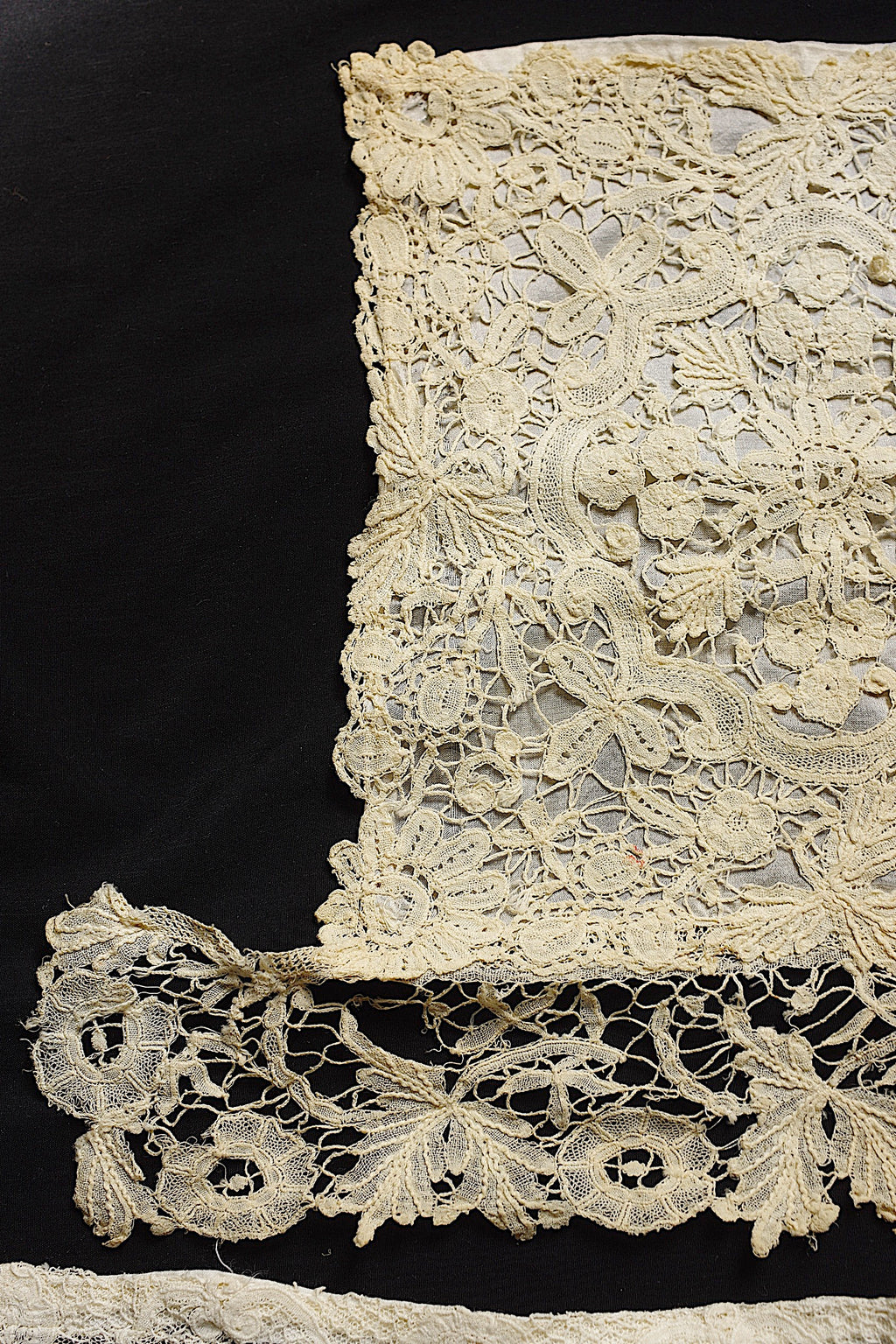 アンティークレース dentelle ancienne パーツ2つ 2