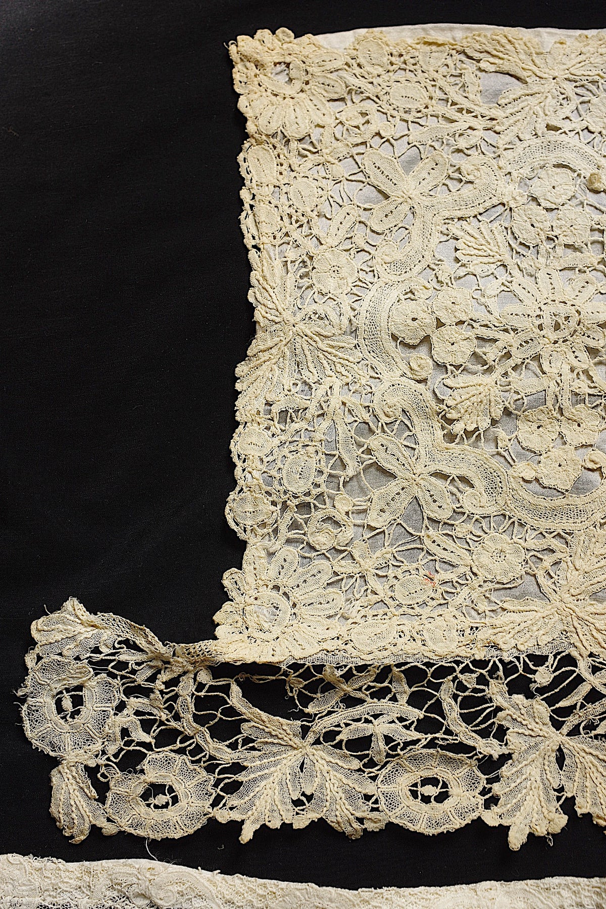 アンティークレース dentelle ancienne パーツ2つ 2