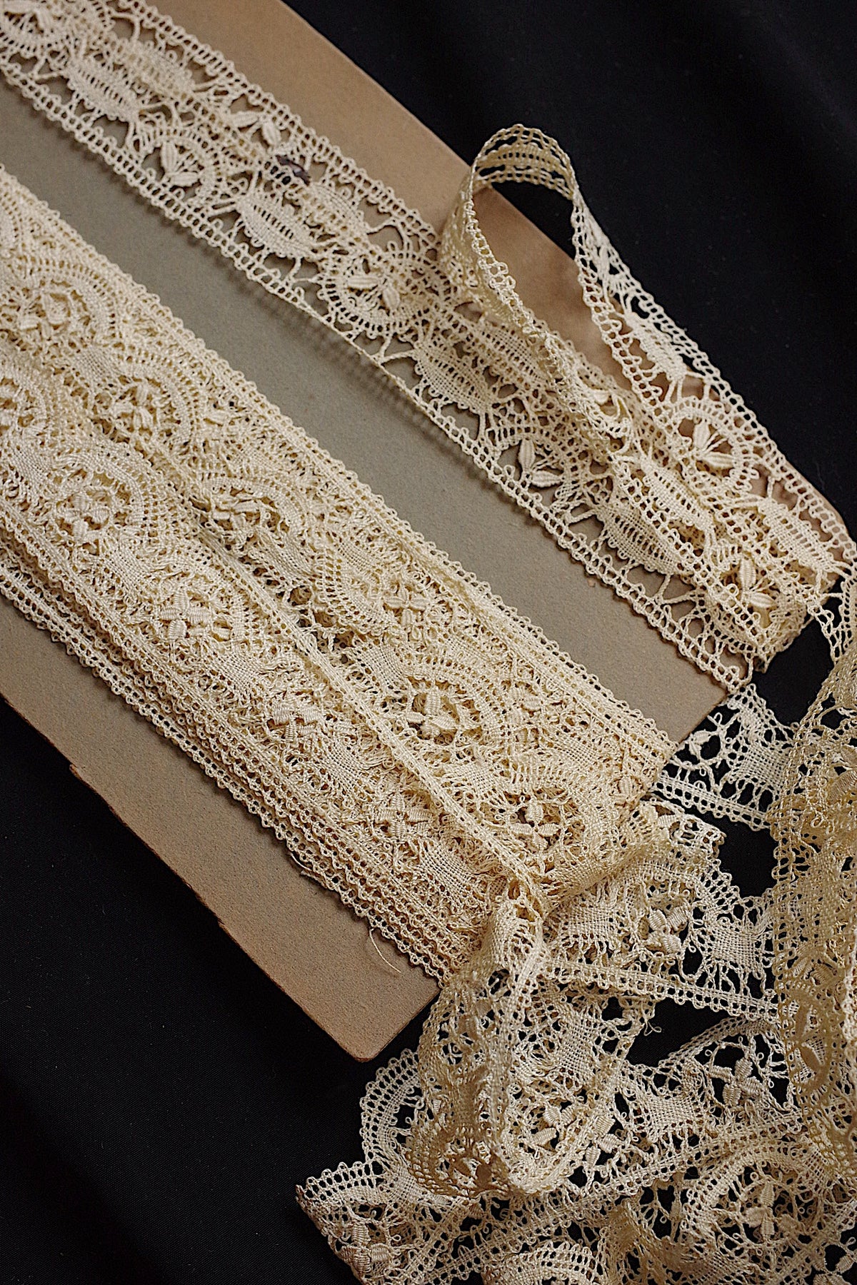 アンティークレース dentelle ancienne ボビンレース２種