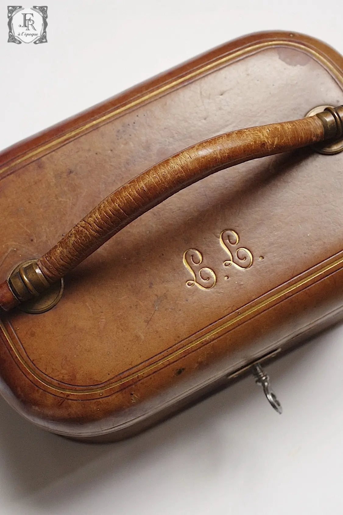 アンティーク革製箱　Boite à necessaire antique .FR a l'epoque