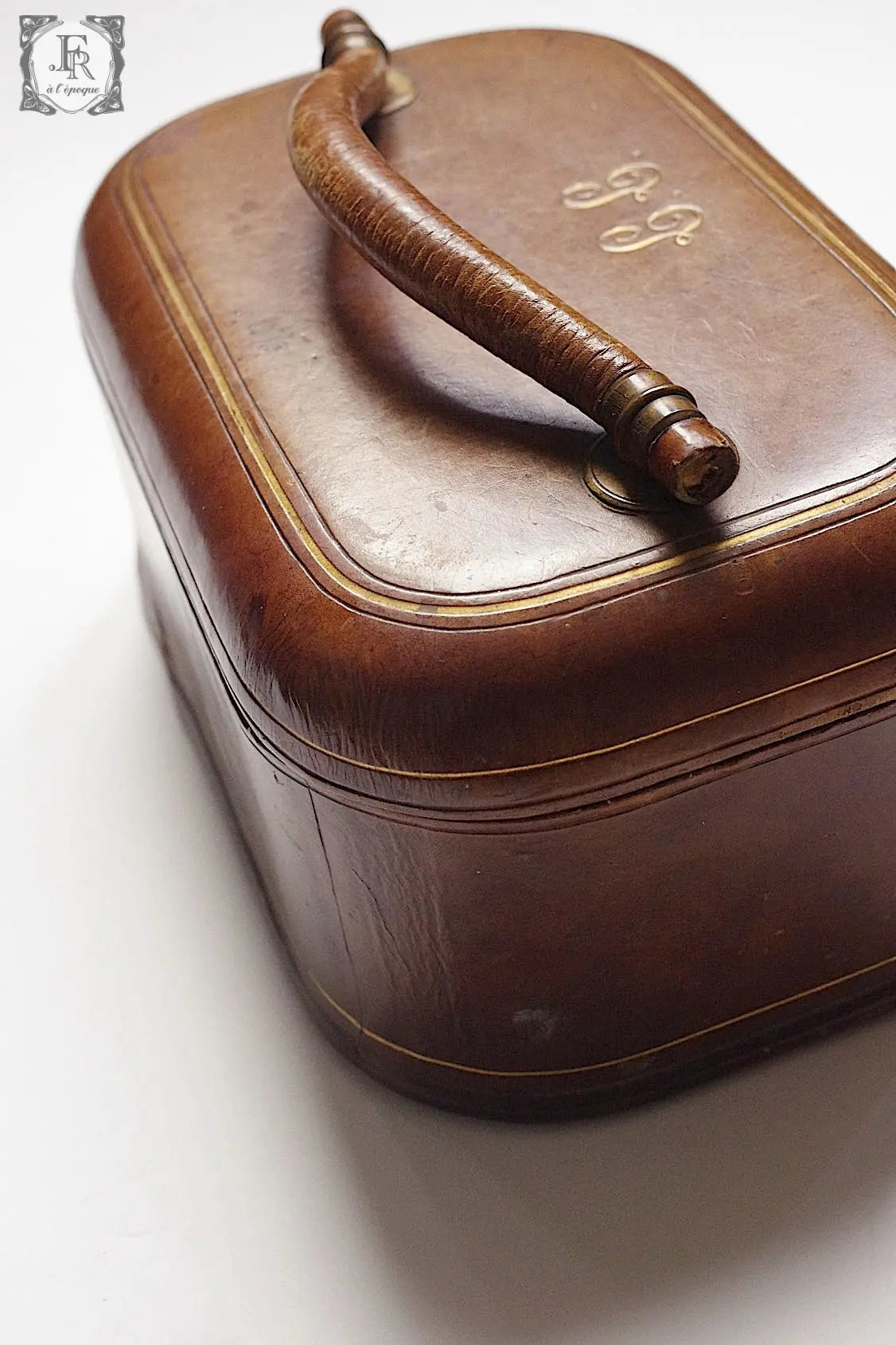 アンティーク革製箱　Boite à necessaire antique .FR a l'epoque