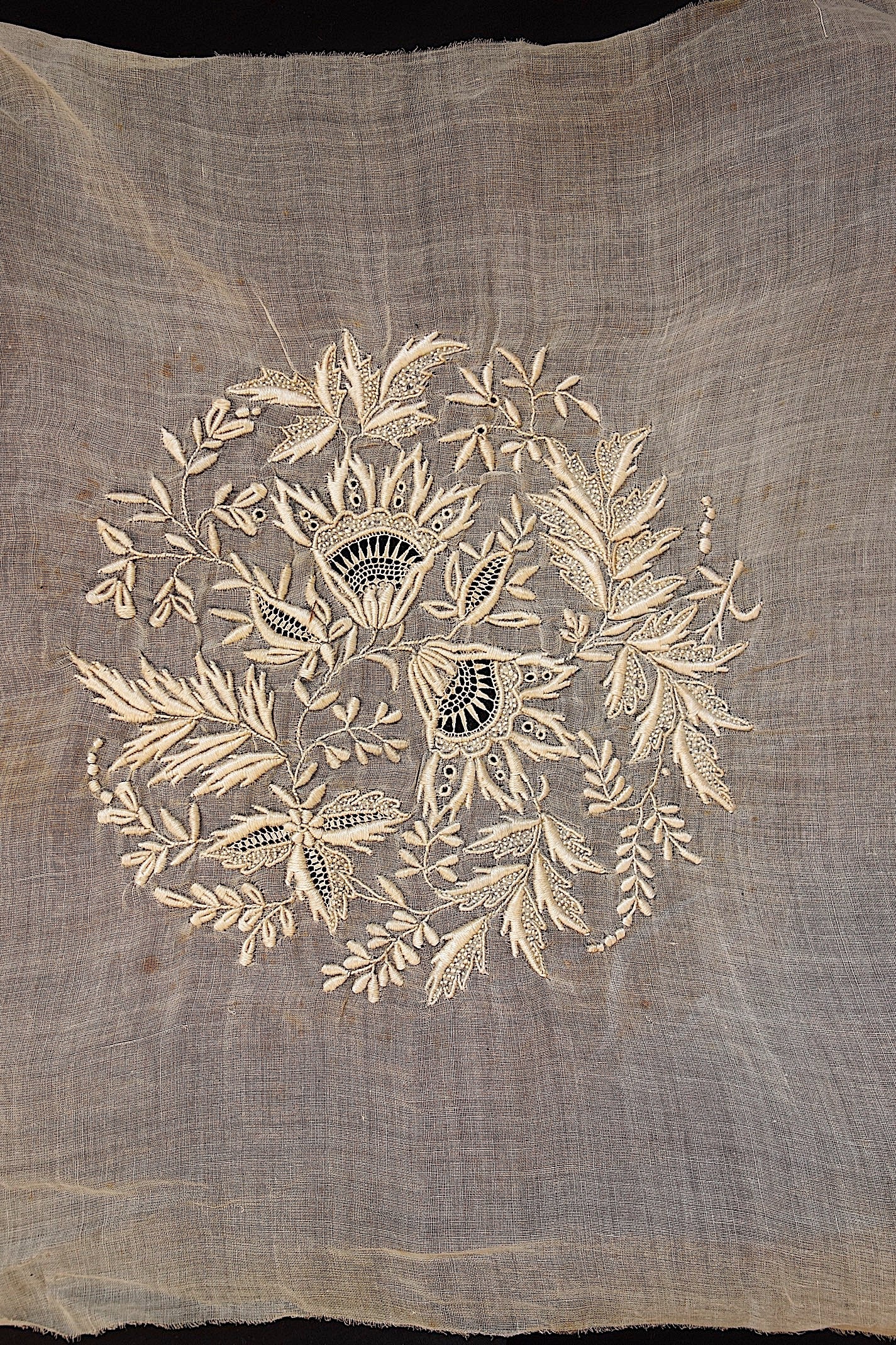 アンティークレース　刺繍ハギレ lots2