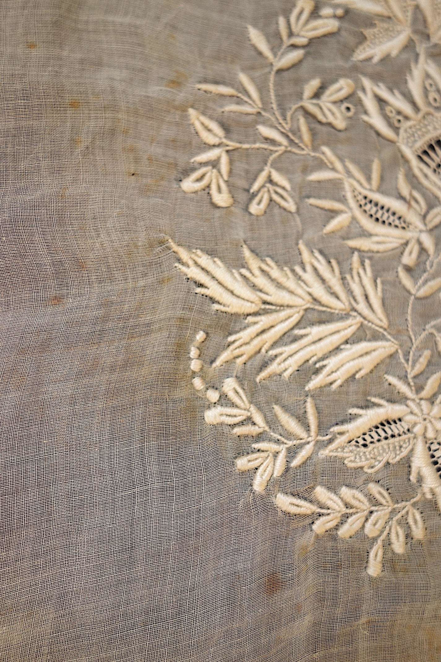 アンティークレース　刺繍ハギレ lots2