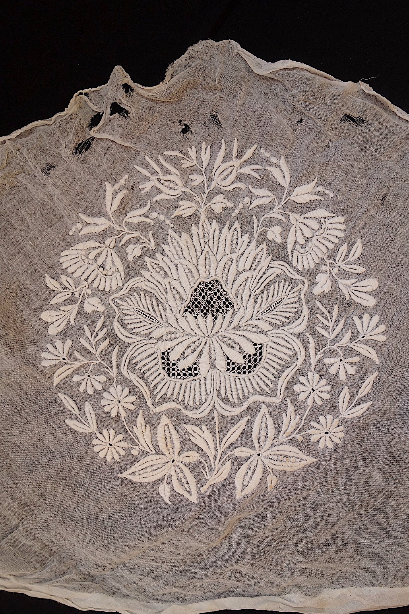 アンティークレース　刺繍ハギレ lots2