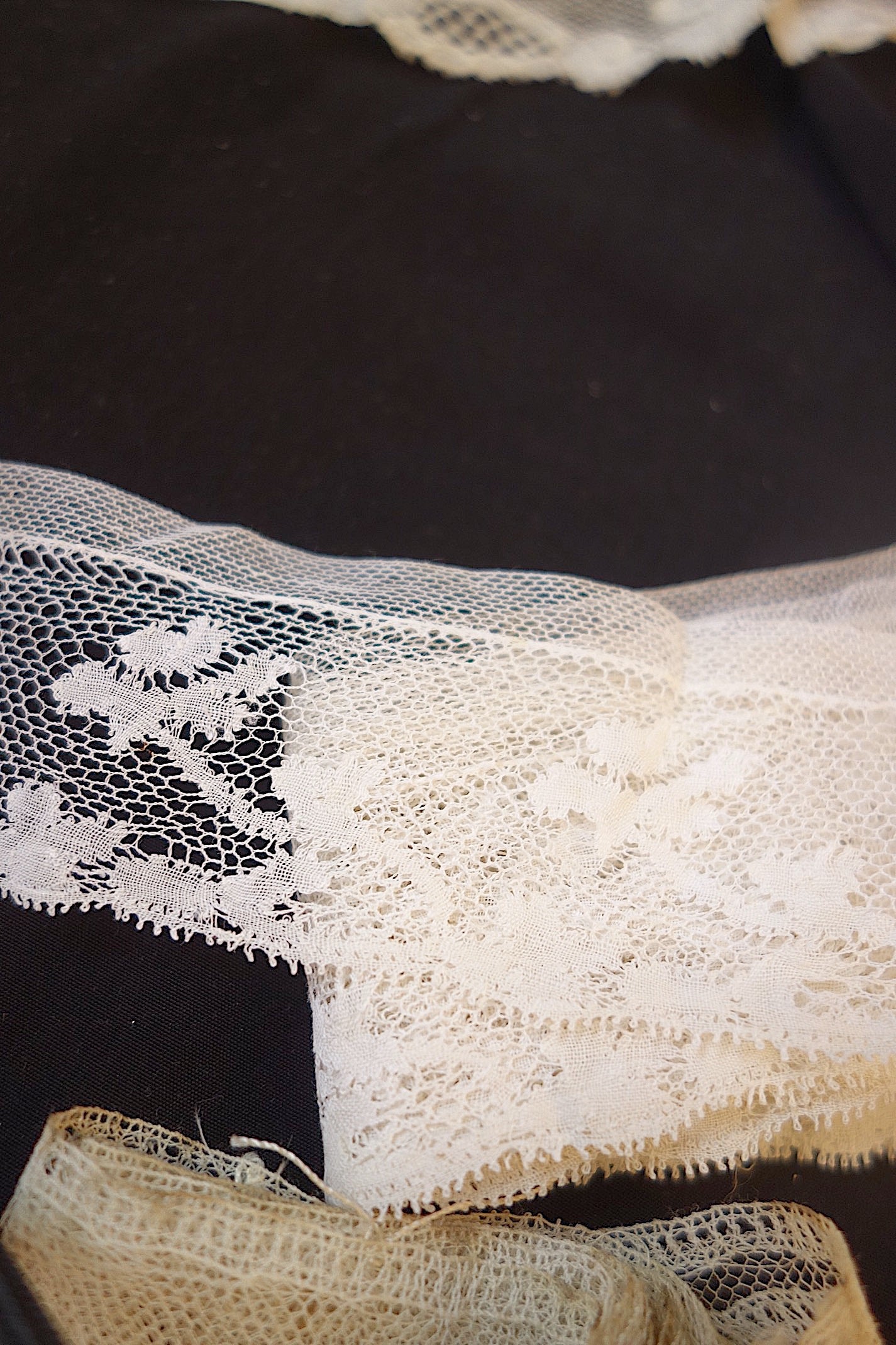 アンティークレース　3種