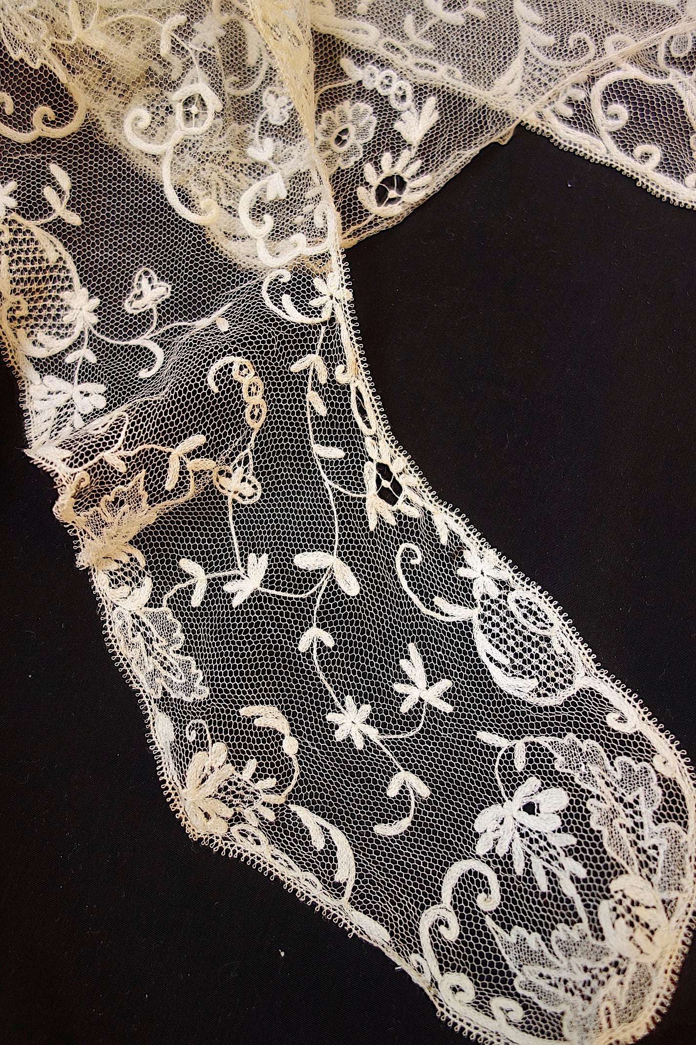 アンティークレース　2種