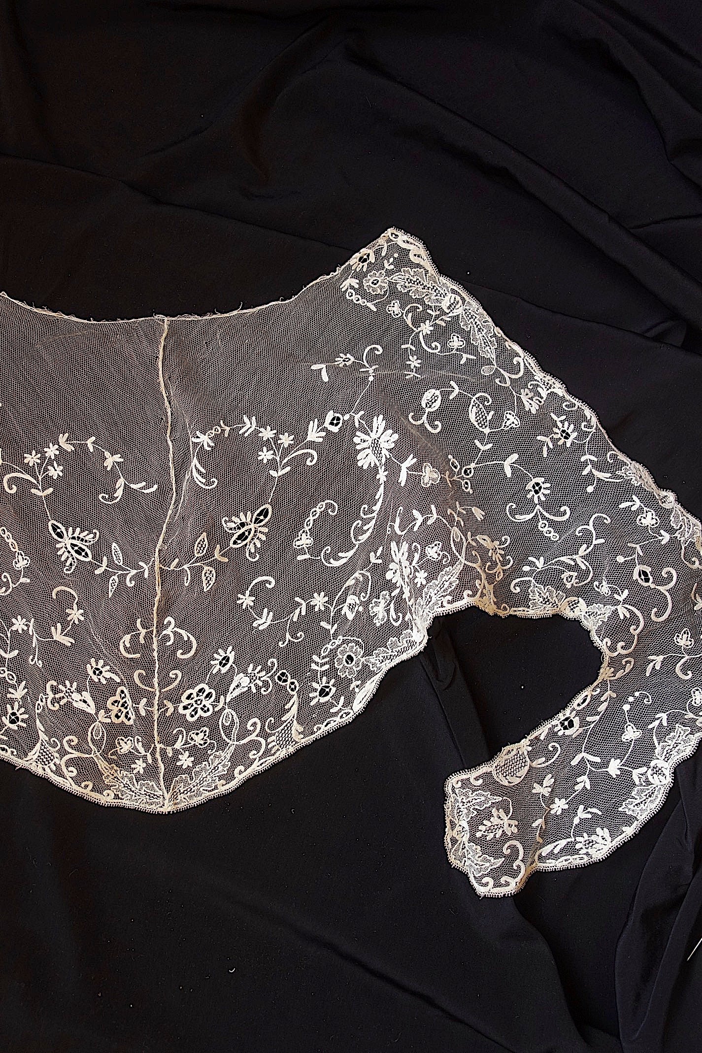 アンティークレース　2種