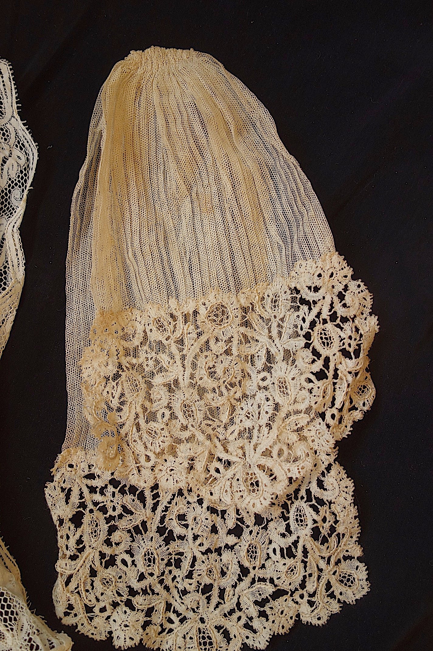 アンティークレース ジャボ2つ