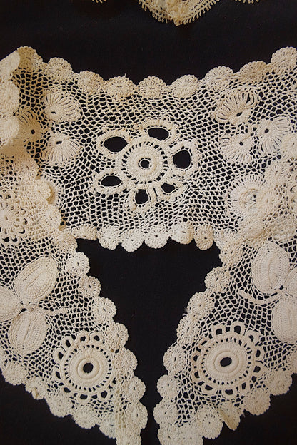 アンティークレース 小さな襟2つ