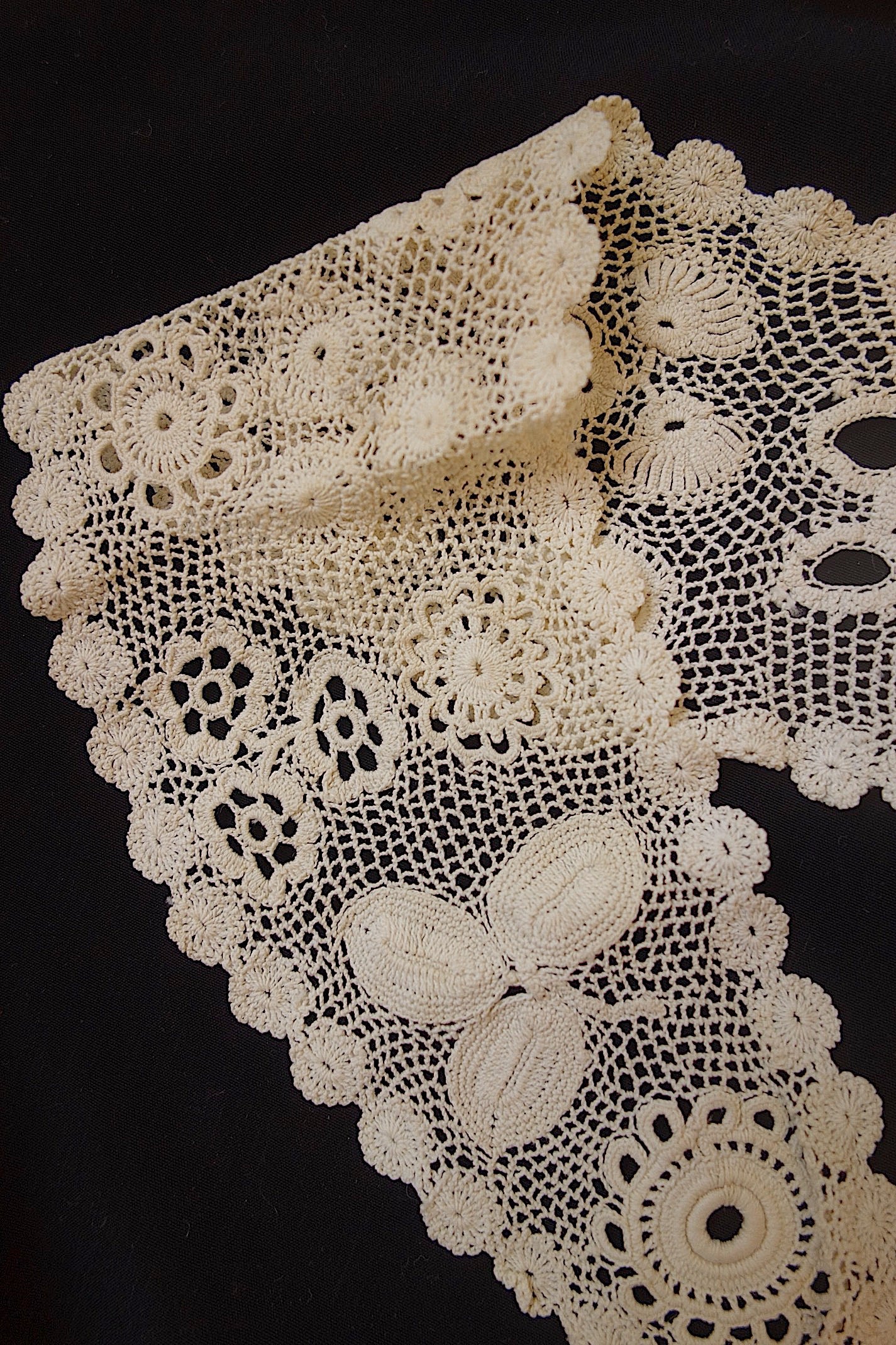 アンティークレース 小さな襟2つ