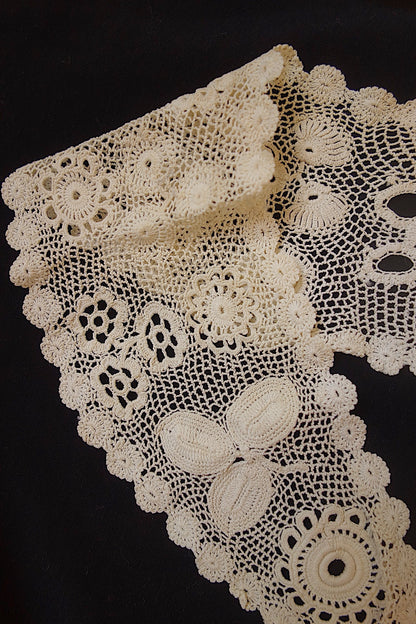 アンティークレース 小さな襟2つ