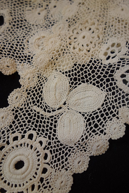 アンティークレース 小さな襟2つ