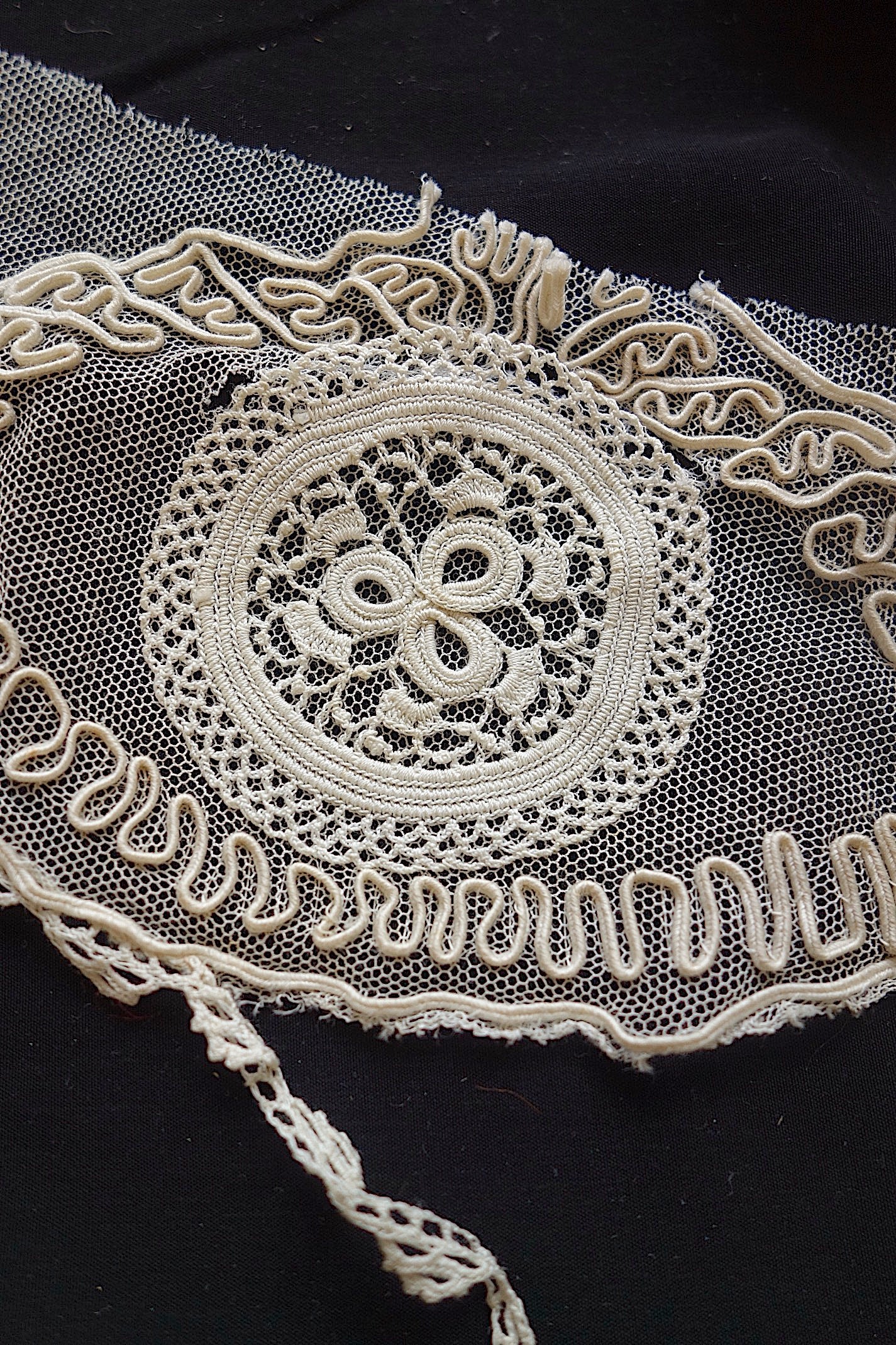 アンティークレース ボネ　ハギレ