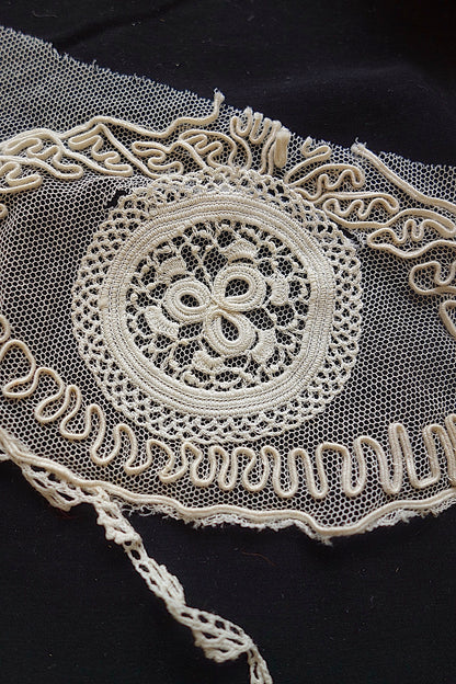 アンティークレース ボネ　ハギレ