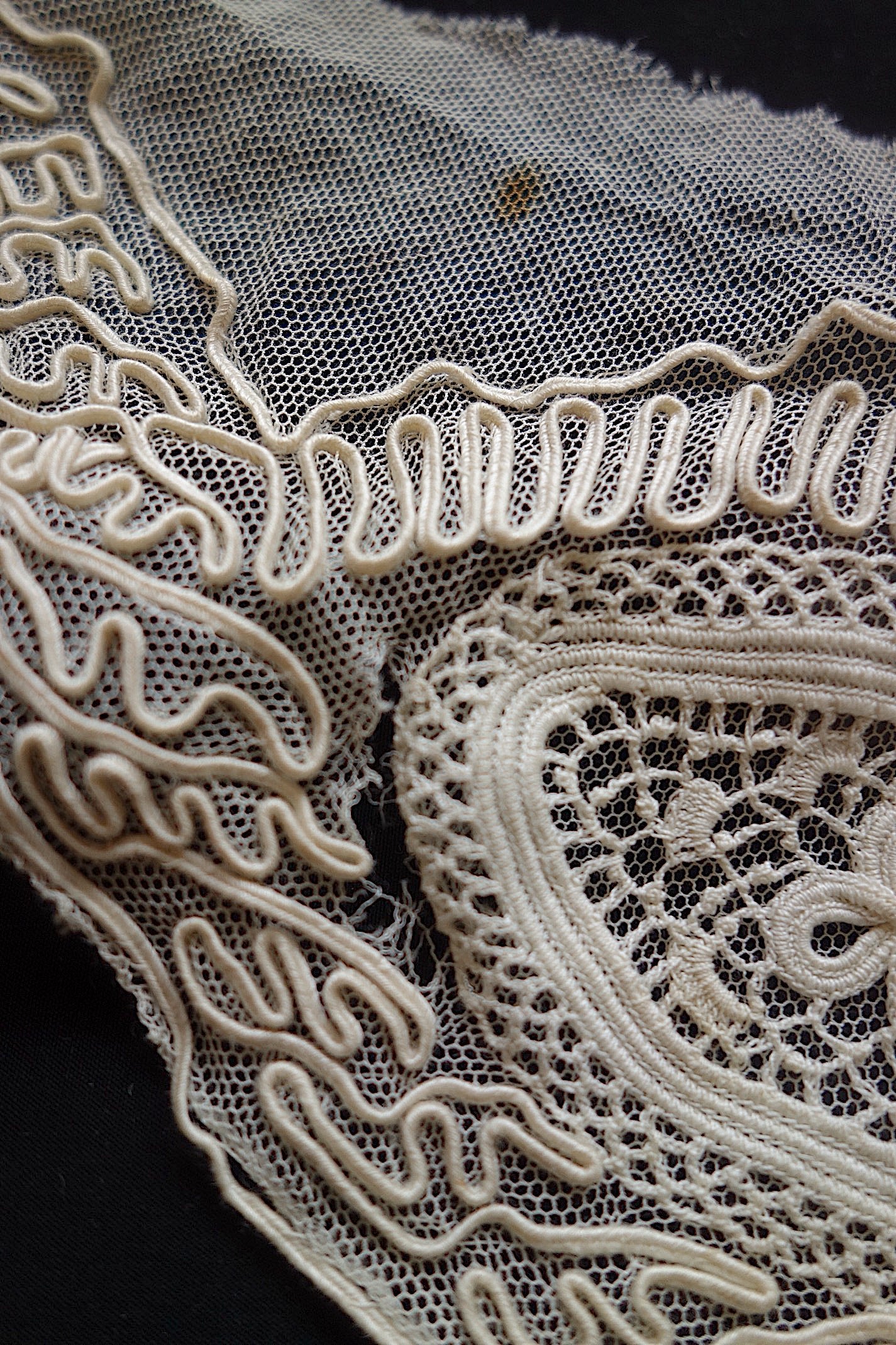 アンティークレース ボネ　ハギレ