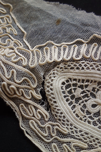 アンティークレース ボネ　ハギレ