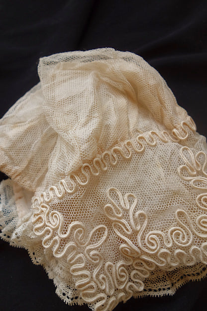 アンティークレース ボネ　ハギレ