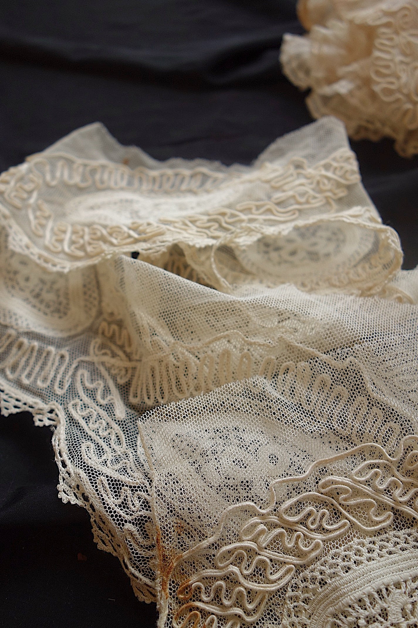 アンティークレース ボネ　ハギレ