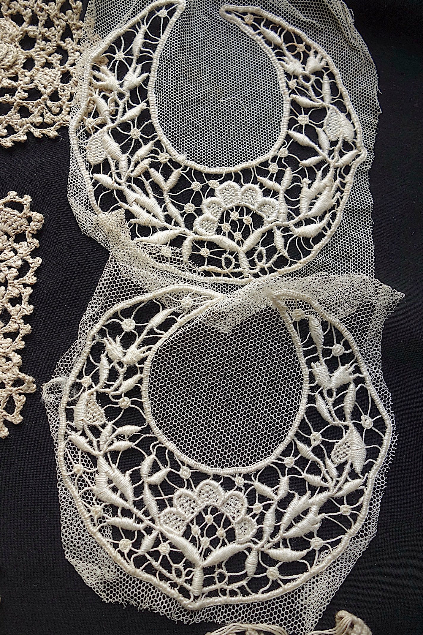 アンティークレース　モチーフlots 1