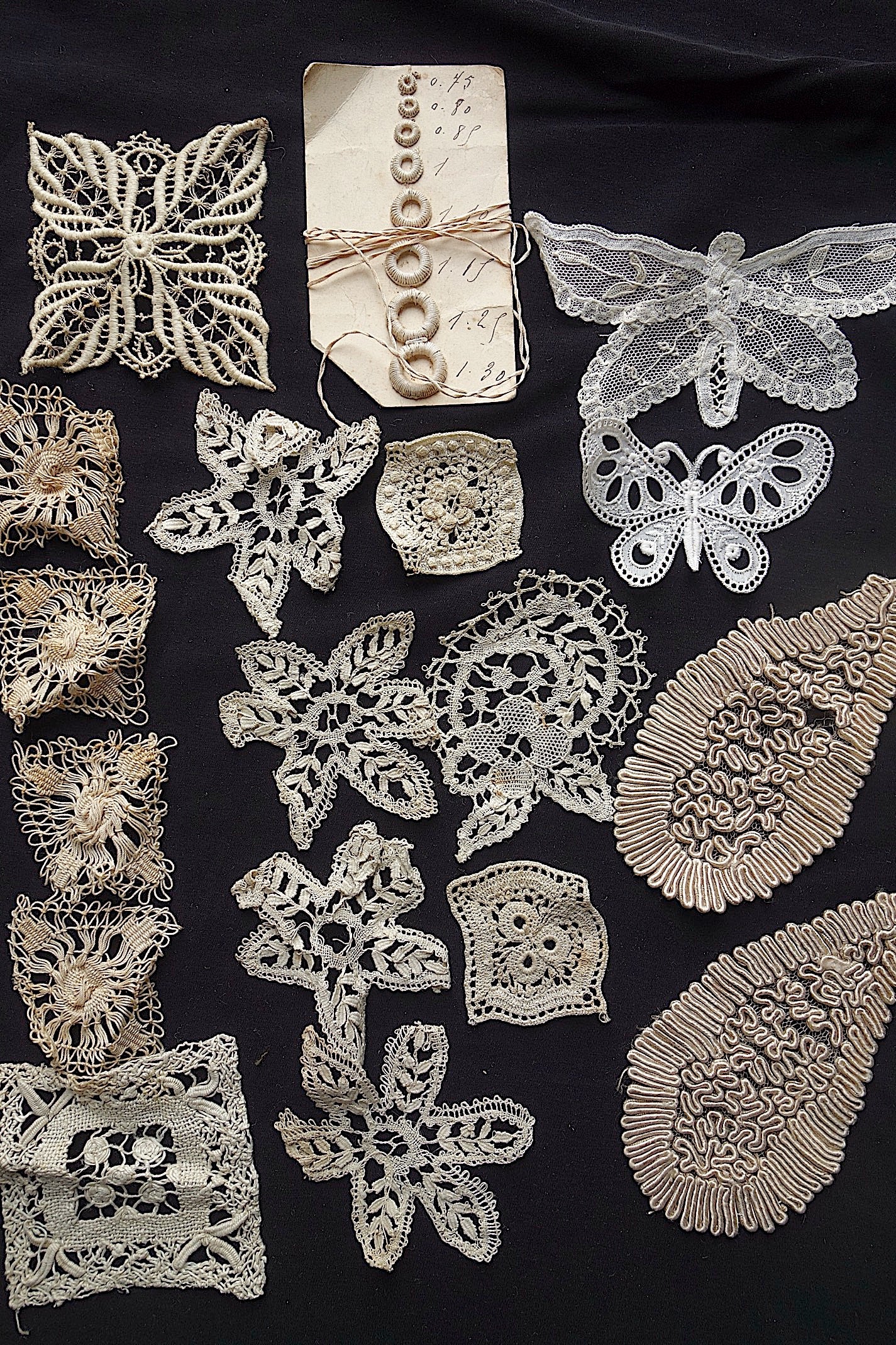 アンティークレース　モチーフlots2