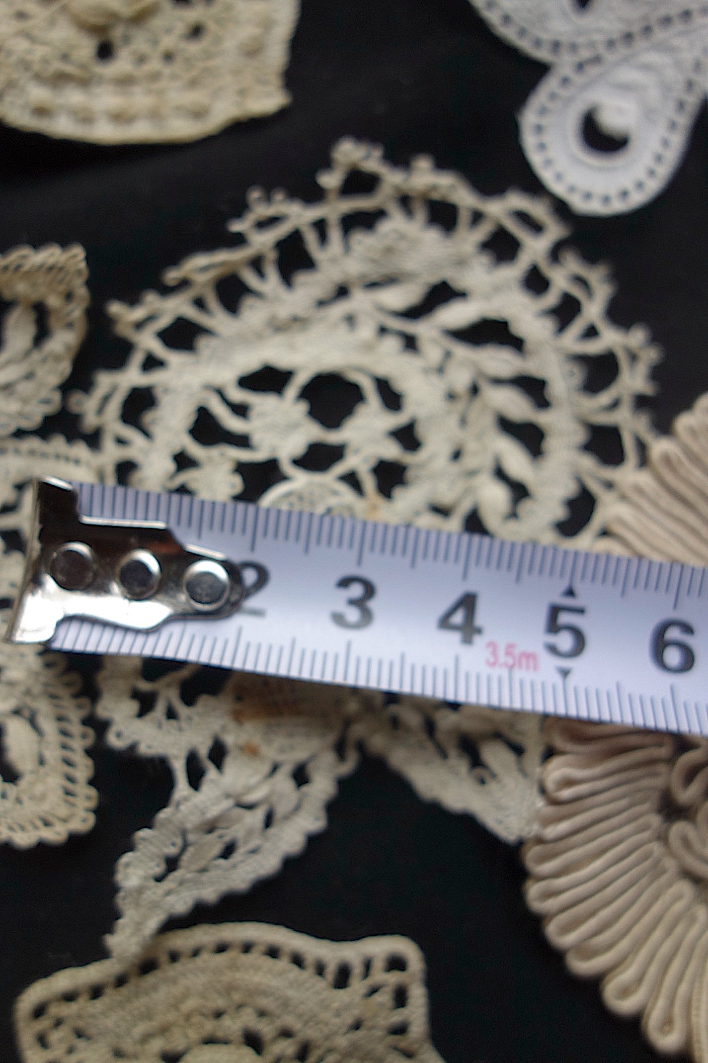 アンティークレース　モチーフlots2